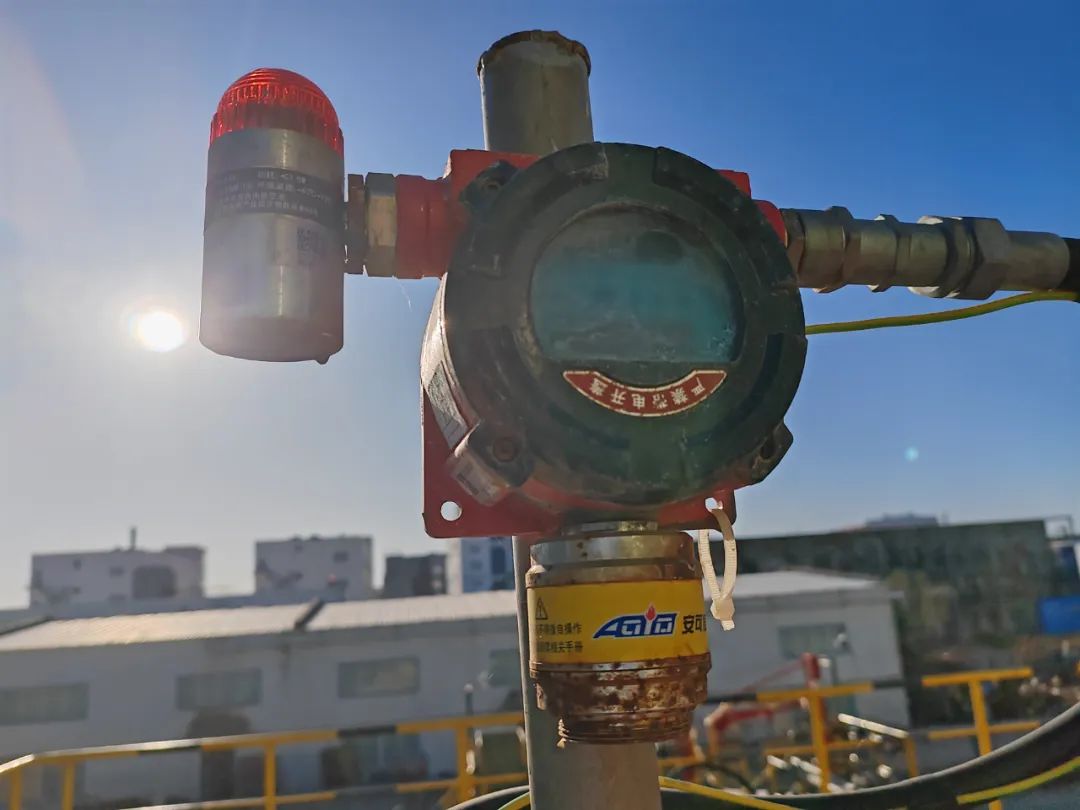 【隱患整改中的那些錯】戴著保護膜上崗的氣體探測器(圖1)